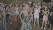 Shakira Bailando En El Video De La Bicicleta GIF - Shakira La Bicicleta GIFs