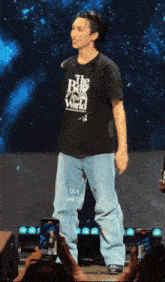 a man wearing a black t-shirt that says the box world