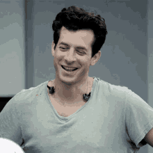 laughing mark ronson how to be mark ronson hahaha thats funny