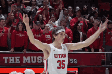 Utah Basketball GIF - Utah Basketball Runnin Utes GIFs