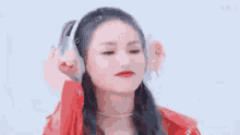 Xu Xinwen Headphones Music Vibing GIF
