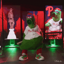 Phanatic Philadelphia GIF - Phanatic Philadelphia Phillies GIFs