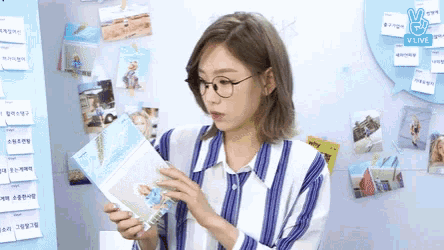 Taeyeon Reading GIF - Taeyeon Reading Snsd - Discover & Share GIFs