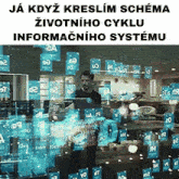 a man standing in front of a screen that says " ja kdyz kreslim schéma "