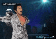 Outfly.Gif GIF - Outfly Performer Person GIFs