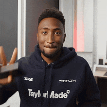 Peace Marques Brownlee GIF - Peace Marques Brownlee See You Later GIFs