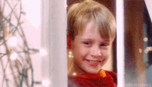 Kevin Wave GIF - Kevin Wave Home Alone GIFs