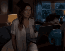 Greys Anatomy Meredith Grey GIF - Greys Anatomy Meredith Grey On Computer GIFs