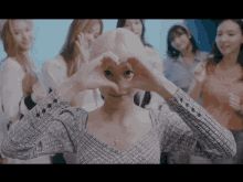 Chaeyoung Hand GIF - Chaeyoung Hand Heart GIFs