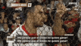 a man behind a chain link fence says " me parece que el globo no quiere ganar "