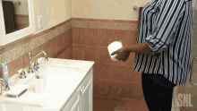 Tissue Pooping GIF - Tissue Pooping Upside Down GIFs