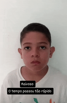 a young boy is wearing a white shirt with carrots on it and the words raivoso o tempo passou tão rapido