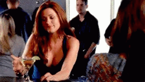 Rachel Gatina Brooke Davis GIF - Rachel Gatina Brooke Davis One Tree Hill GIFs