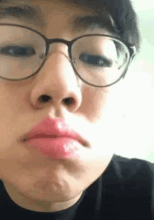 Xiang Kiss GIF - Xiang Kiss Biglip GIFs