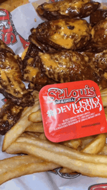 St Louis Bar And Grill Wings GIF - St Louis Bar And Grill Wings Chicken Wings GIFs