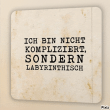 a piece of paper that says ich bin nicht kompliziert sondern labyrinthisch on it
