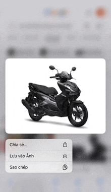 a screenshot of a black scooter with the words chia se on the bottom right