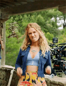 Mamma Mia Lily James GIF - Mamma Mia Lily James Peace Out GIFs