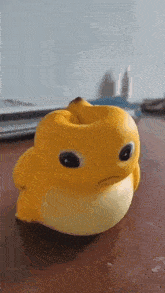 Charmander Hold Up GIF - Charmander Hold Up Toy GIFs