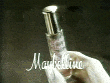 Maybelline Kissing GIF - Maybelline Kissing Lip Gloss GIFs