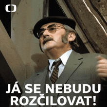 a man with a hat and glasses says " ja se nebudu rozcilovat "