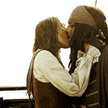 Jack Sparrow Elizabeth Swann Kiss Jack Sparrow And Elizabeth GIF - Jack Sparrow Elizabeth Swann Kiss Jack Sparrow And Elizabeth Sparrabeth GIFs