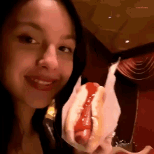 Olivia Rodrigo Cute GIF - Olivia Rodrigo Cute Hot Dog GIFs
