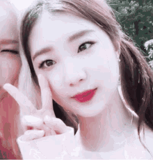브이 이달의소녀 루나 여진 GIF - Kpop Loona Korea GIFs