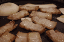 삽겹살 지글지글 철판 굽기 굽다 고기 양파 돼지고기 GIF