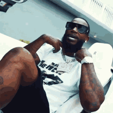 Look At My Neckless Gucci Mane GIF - Look At My Neckless Gucci Mane My Lil Dance GIFs