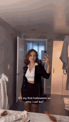 Selfie Mirror GIF - Selfie Mirror Mirror Selfie GIFs