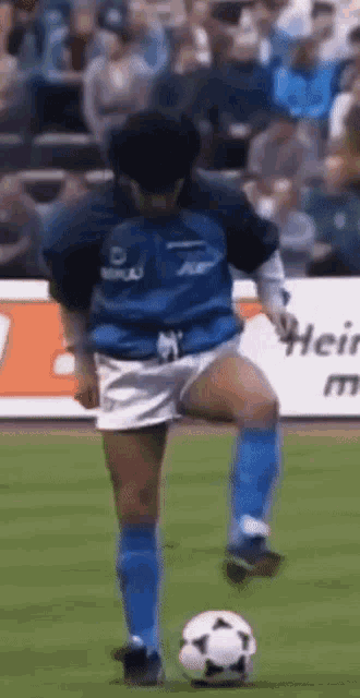 gif di maradona la mano di dio