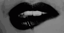 Labios Lip Bite GIF - Labios Lip Bite Teeth GIFs