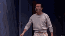Andrew Scott Present Laughter GIF - Andrew Scott Present Laughter Searching GIFs
