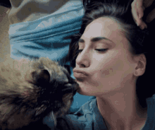 Cute Cat Kiss Woman GIF - Cute Cat Kiss Cute Cat GIFs