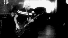 Bass Player Tony Kanal GIF - Bass Player Tony Kanal No Doubt GIFs