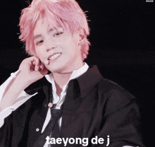 a young man with pink hair is wearing a black shirt and tie and says taeyong de j on the bottom