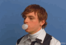 biting popping bubble pop chewing gum ross lynch
