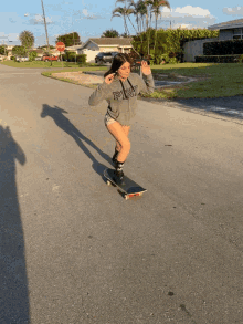 Skateboarding Girl GIF - Skateboarding Skateboard Girl GIFs