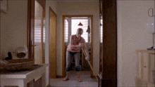 Mord Mit Aussicht Murder With A View GIF - Mord Mit Aussicht Murder With A View Wiping The Floor GIFs