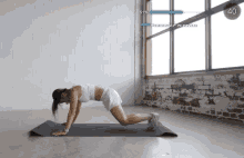 Twisting Piston Legs Day GIF - Twisting Piston Legs Day Abs And Legs Work Out GIFs