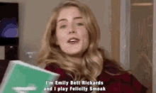 Emily Bett Rickards Felicity Smoak GIF - Emily Bett Rickards Felicity Smoak Arrow Cast GIFs