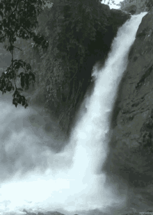 Waterfall Baby Who Ever Made It Is A Expert GIF - Waterfall Baby Who Ever Made It Is A Expert GIFs