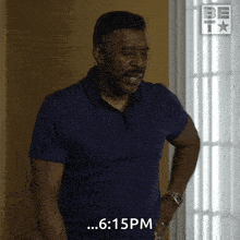 a man in a blue shirt says 6:15 pm