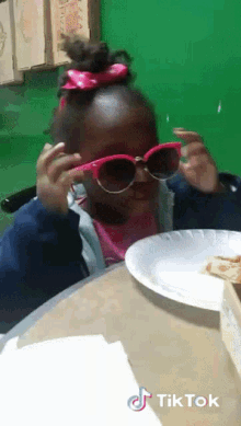 Unbothered Hungry GIF - Unbothered Hungry Eating GIFs