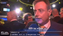 a man in a suit and tie is being interviewed by rtl