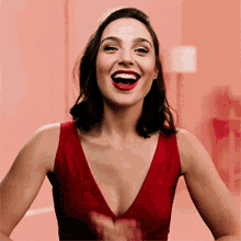 Gal Gadot Talking About Her Comercial GIF - Gal Gadot Talking About Her Comercial GIFs