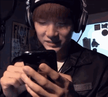 akselav kpop yoongi laugh phone