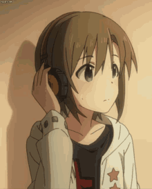 Anime Girl Listening To Music GIFs | Tenor