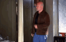 the shield vic mackey michael chiklis distressed confronting